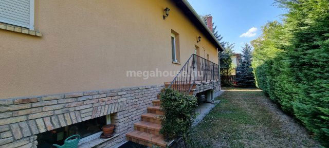 Eladó családi ház, Diósdon 259 M Ft, 6+1 szobás