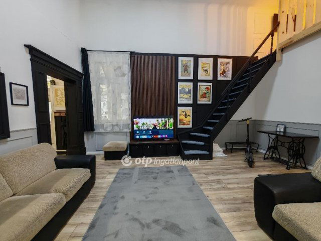 Eladó téglalakás, Budapesten, VI. kerületben 62.5 M Ft, 1 szobás