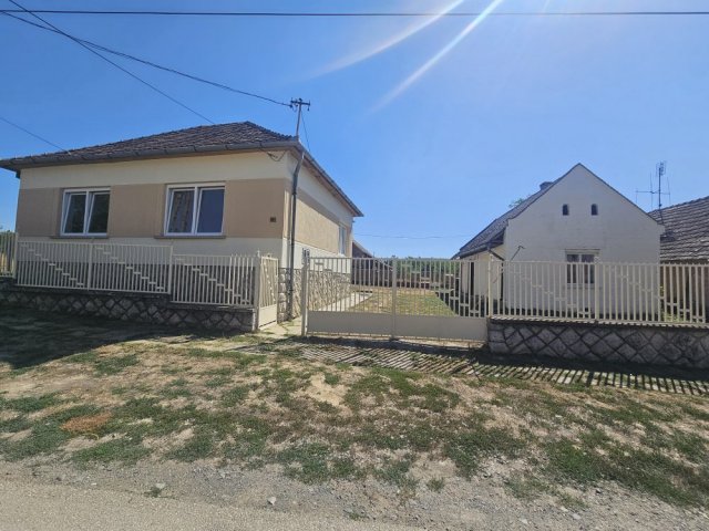 Eladó családi ház, Döbröközön 24 M Ft, 3 szobás