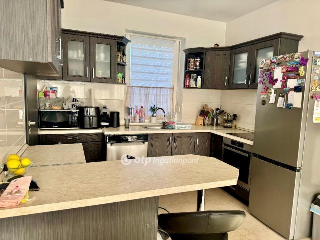 Eladó sorház, Lepsényben 73.6 M Ft, 1+3 szobás