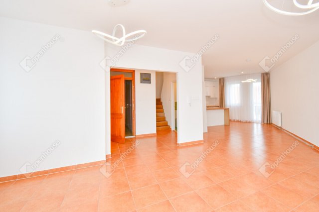 Eladó téglalakás, Kisteleken 79.99 M Ft, 4 szobás