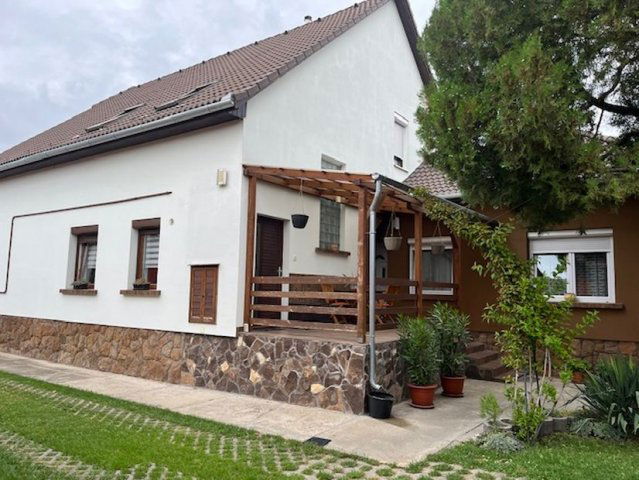Eladó családi ház, Dunaharasztin 149 M Ft, 7 szobás