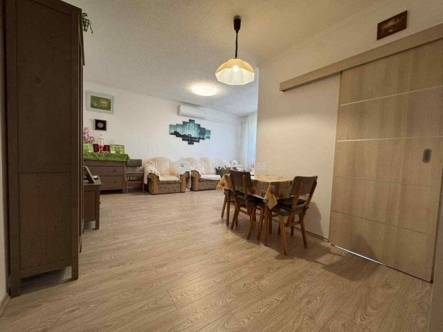 Eladó panellakás, Veszprémben 69.9 M Ft, 4 szobás