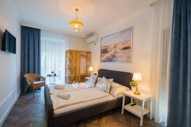 Eladó családi ház, Siófokon 650 M Ft, 16+2 szobás