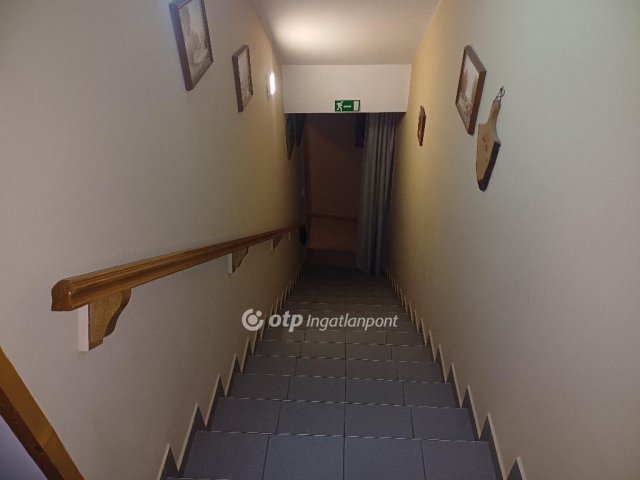 Eladó családi ház, Nagykanizsán 250 M Ft, 10 szobás