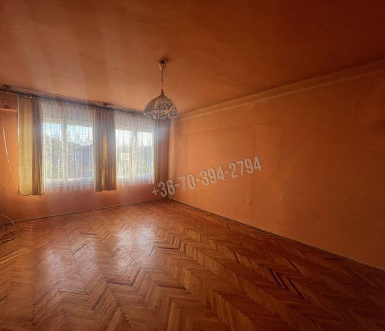 Eladó családi ház, Oroszlányban 48 M Ft, 4 szobás