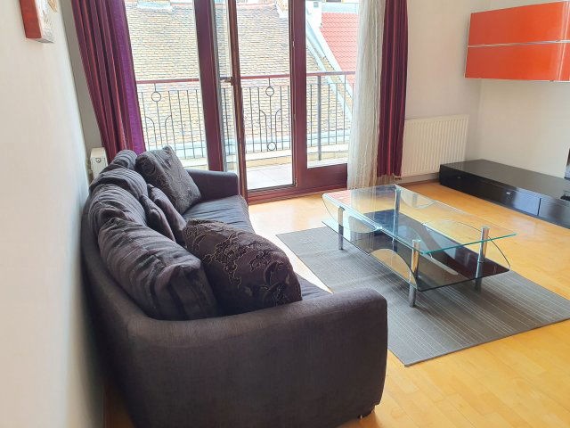 Eladó téglalakás, Budapesten, VII. kerületben, Holló utcában