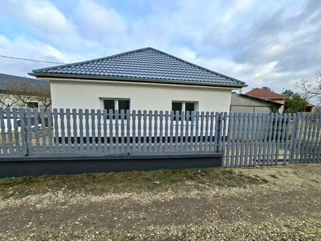 Eladó családi ház, Ercsiben 49.9 M Ft, 3 szobás