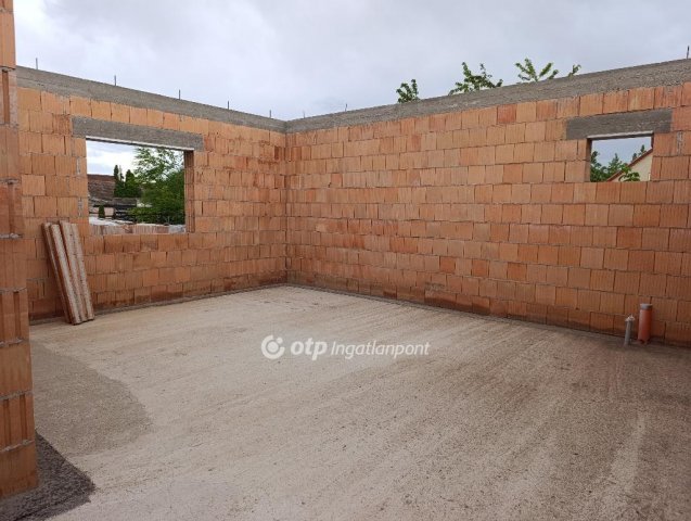 Eladó családi ház, Pusztaszabolcson 39.99 M Ft, 4 szobás