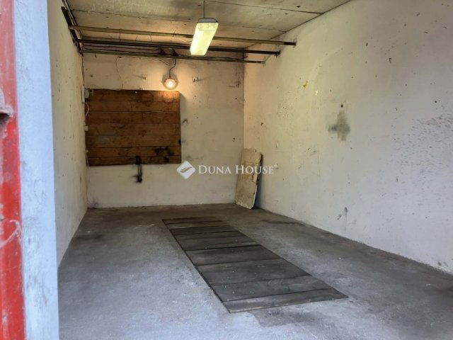 Kiadó garázs, Pécsett 25 E Ft / hó / költözzbe.hu