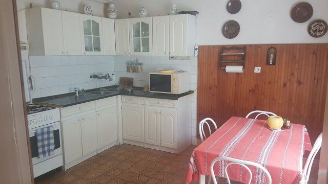 Kiadó téglalakás, albérlet, Pécsett, Esztergár Lajos utcában