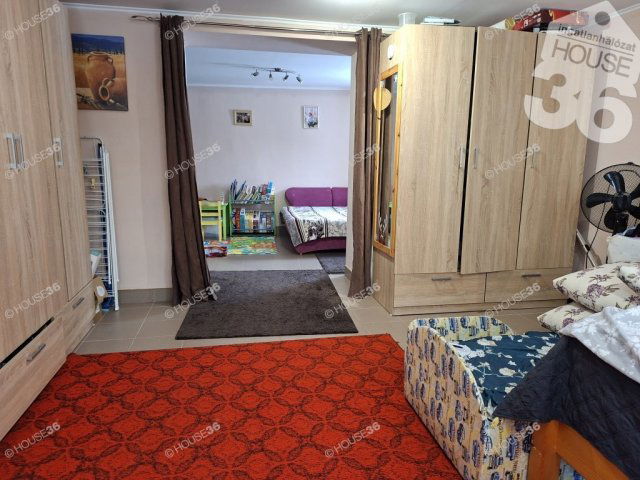 Eladó családi ház, Kiskunfélegyházán 33 M Ft, 2 szobás