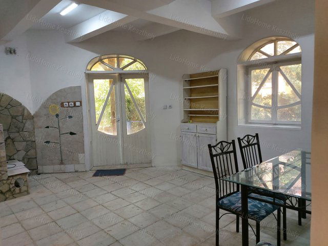 Eladó családi ház, Balatonfenyvesen 68 M Ft, 4 szobás