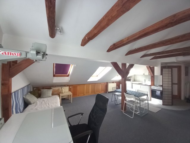 Kiadó téglalakás, albérlet, Pécsett, Fenyves soron 90 E Ft / hó