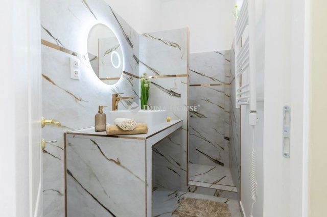 Eladó téglalakás, Budapesten, VII. kerületben 74.9 M Ft