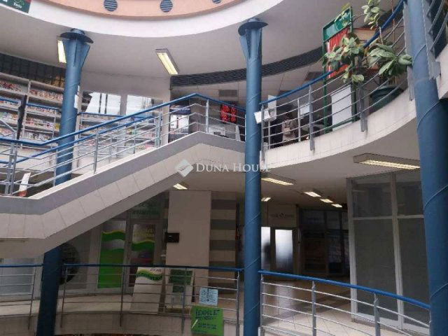 Kiadó üzlethelyiség, Pécsett, Búza téren 60 E Ft / hó