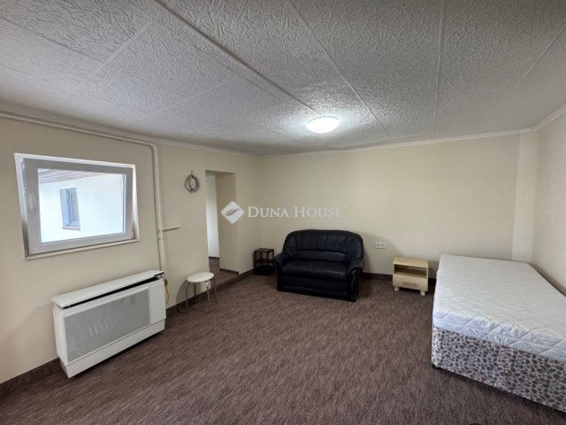 Eladó családi ház, Kecskeméten 26.9 M Ft, 2 szobás