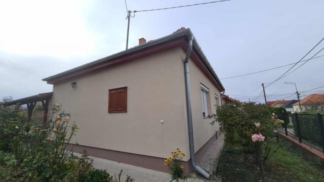 Eladó családi ház, Bősárkányon 49.99 M Ft, 3 szobás