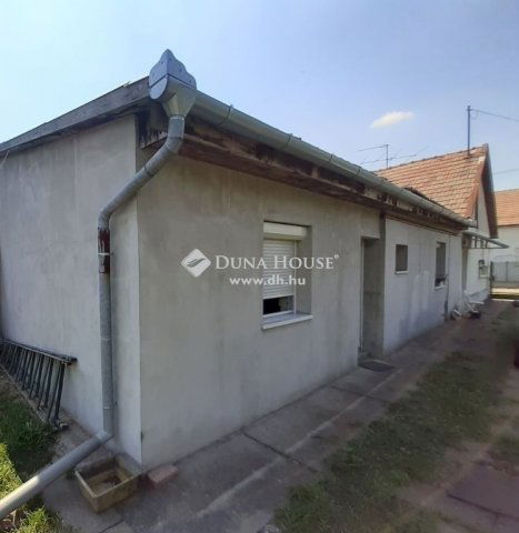 Eladó családi ház, Monoron 54 M Ft, 2 szobás