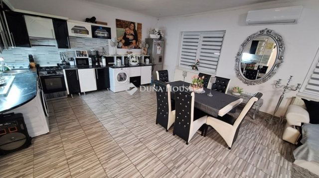 Eladó családi ház, Sárbogárdon 56.2 M Ft, 4 szobás