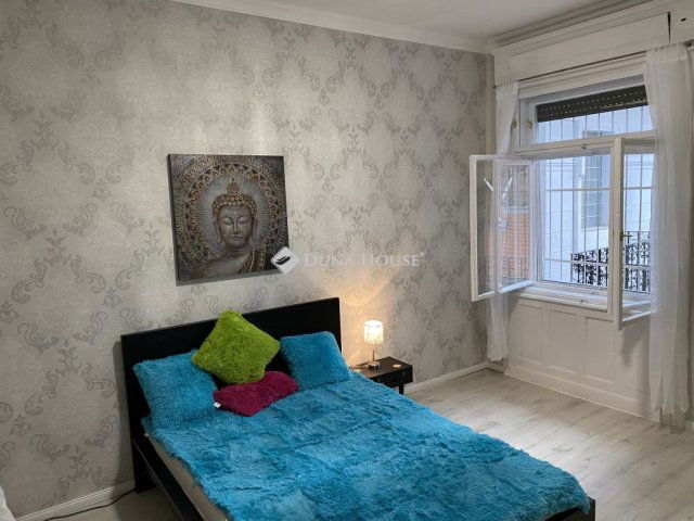 Eladó téglalakás, Budapesten, V. kerületben 65 M Ft, 1 szobás