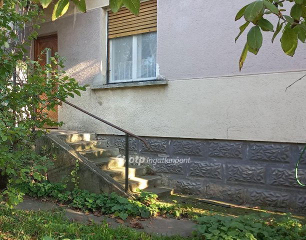 Eladó családi ház, Jászkisérén 12 M Ft, 2 szobás
