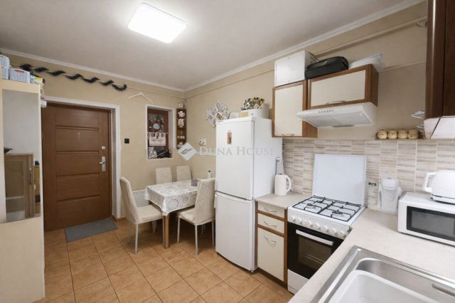 Eladó családi ház, Komáromban 34.75 M Ft, 2 szobás