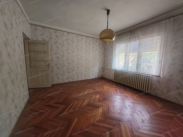 Eladó családi ház, Jászberényben 46.99 M Ft, 2+1 szobás
