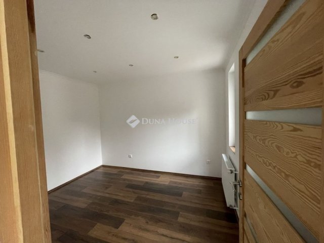 Eladó téglalakás, Budapesten, IV. kerületben 220 M Ft, 5 szobás