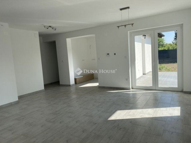 Eladó családi ház, Üllőn 94.9 M Ft, 4 szobás