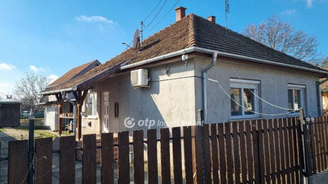 Eladó családi ház, Albertirsán 72.9 M Ft, 6+2 szobás