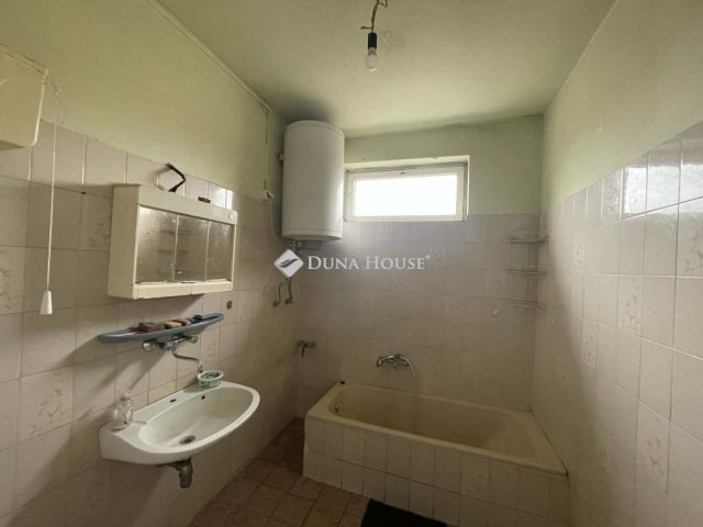 Eladó családi ház, Szegeden 99.5 M Ft, 9 szobás