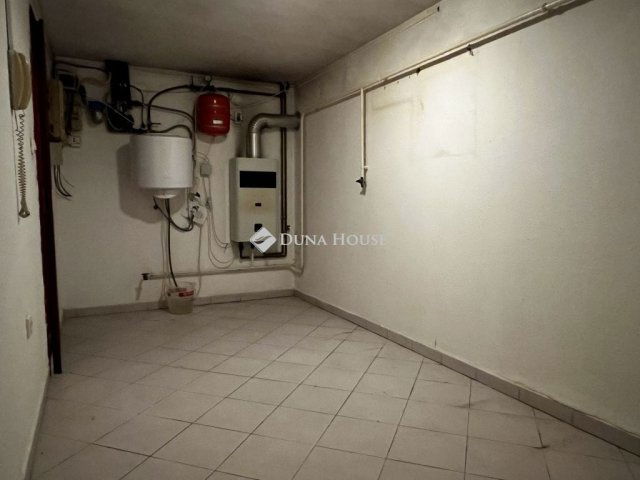 Eladó családi ház, Dunaújvárosban 119.9 M Ft, 7 szobás