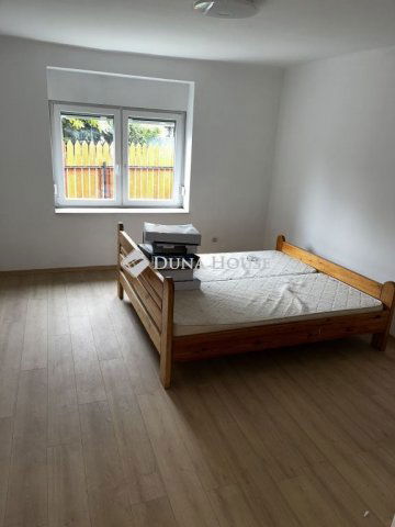 Eladó családi ház, Beziben 38.9 M Ft, 4 szobás