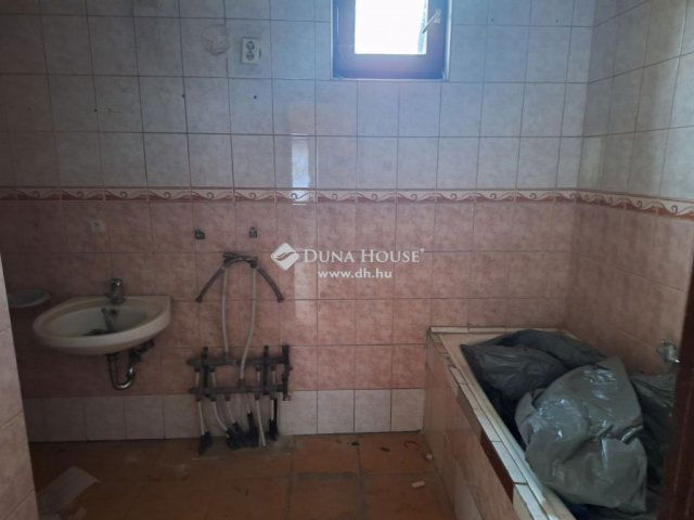 Eladó családi ház, Egerben 9.2 M Ft, 3 szobás