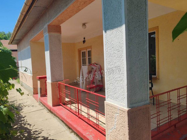 Eladó családi ház, Békéscsabán 24 M Ft, 2 szobás