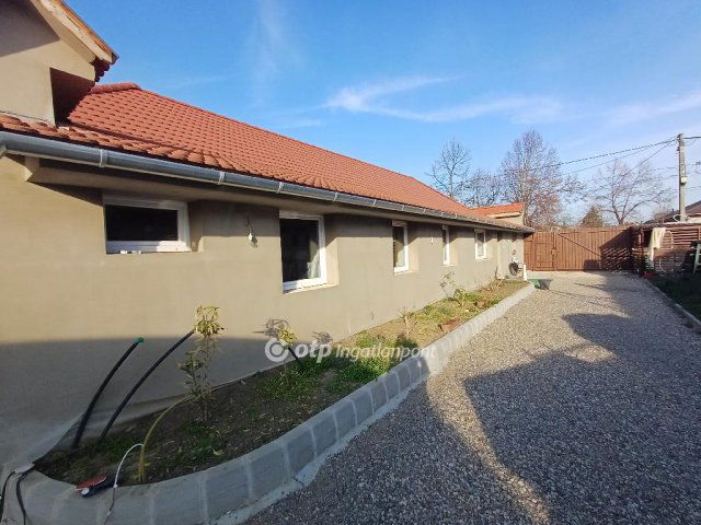 Eladó családi ház, Csongrádon 52 M Ft, 1+4 szobás