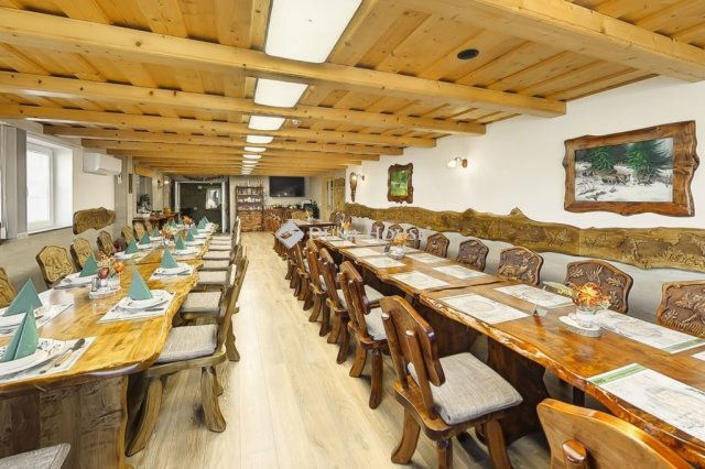 Eladó üzlethelyiség, Csehbányán 952.5 M Ft