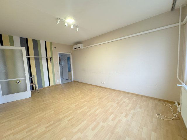 Eladó panellakás, Budapesten, XV. kerületben, Drégelyvár utcában