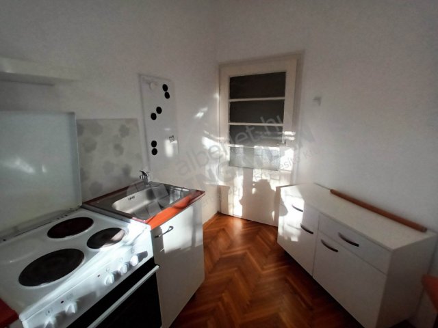 Kiadó téglalakás, albérlet, II. kerületben, Pasaréti úton