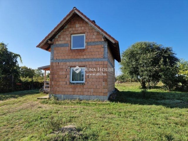Eladó családi ház, Monoron 26 M Ft, 3 szobás