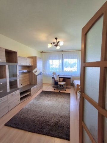 Kiadó téglalakás, albérlet, Debrecenben 270 E Ft / hó, 3 szobás