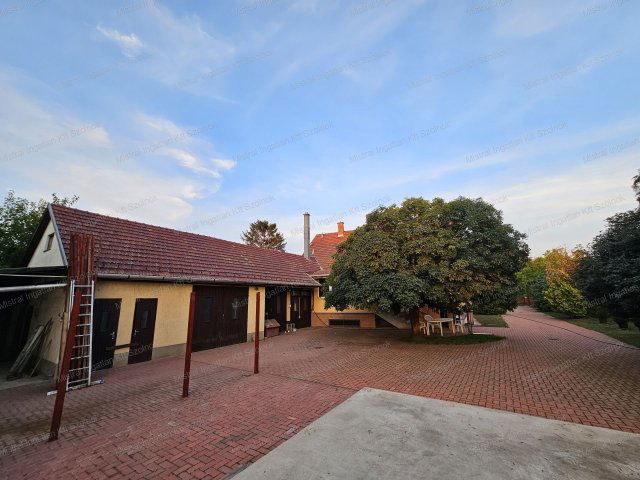 Eladó családi ház, Szolnokon 109.9 M Ft, 4 szobás