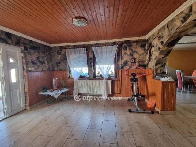 Eladó családi ház, Kertán 17.9 M Ft, 2 szobás