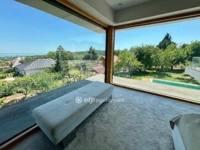 Eladó családi ház, Balatonalmádiban 499 M Ft, 6 szobás