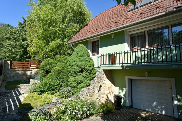 Eladó családi ház, Veszprémben 219.9 M Ft, 3+3 szobás