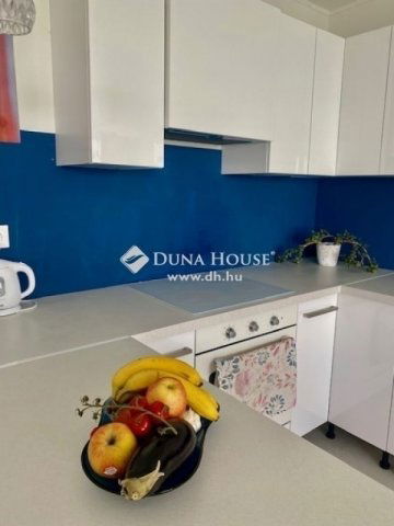 Eladó téglalakás, Pécsett 95 M Ft, 5 szobás