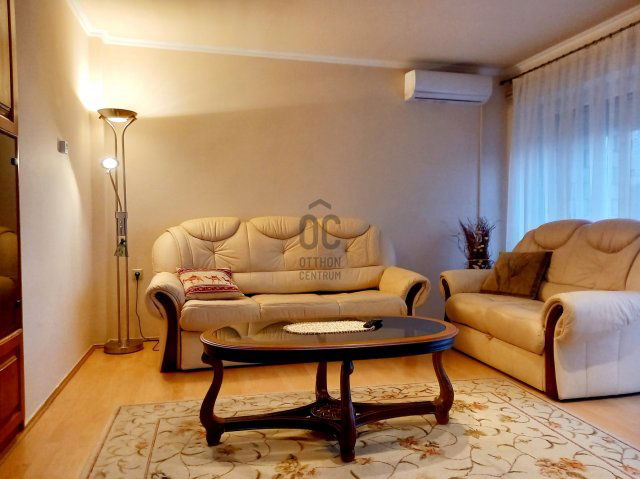 Eladó családi ház, Baján 69.99 M Ft, 8 szobás