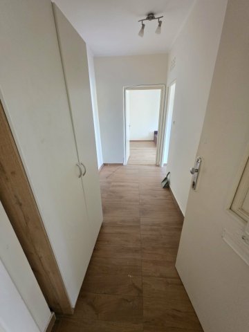 Eladó panellakás, Pécsett 42.5 M Ft, 1+1 szobás