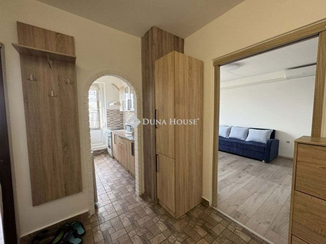 Kiadó panellakás, albérlet, Pécsett 130 E Ft / hó, 2 szobás